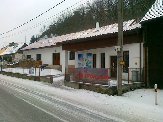 Prodejna v zimě